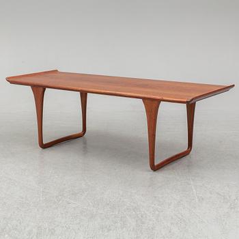 A sofa table, model 161, designed by O. Calsson for  AB Emmaboda Möbelfabrik, formgivet 1959.