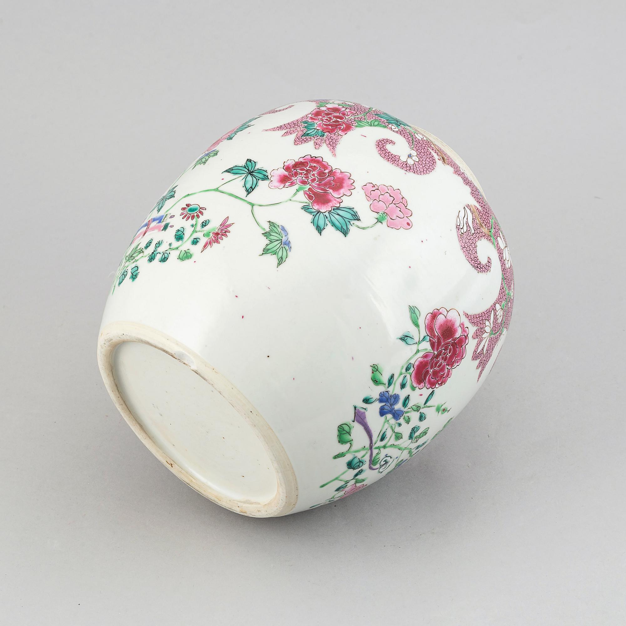 A famille rose jar, Qing dynasty, 18th Century.