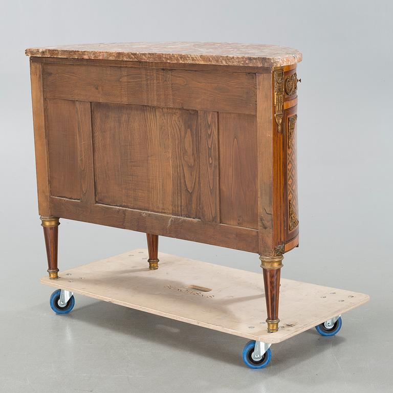 SKÄNK / SIDEBOARD, omkring år 1900.