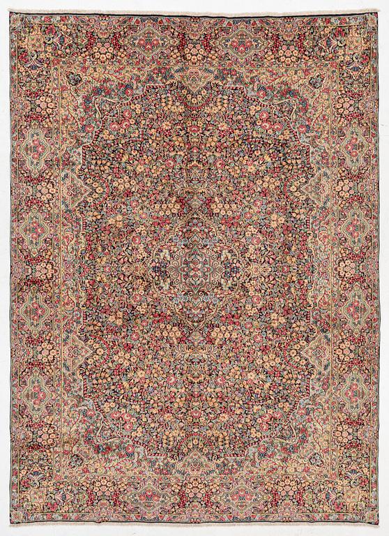 Carpet Kirman, approx. 393 x 286 cm.