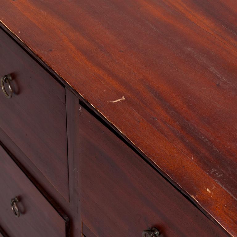 A mahogany chest of drawers, 21st century.