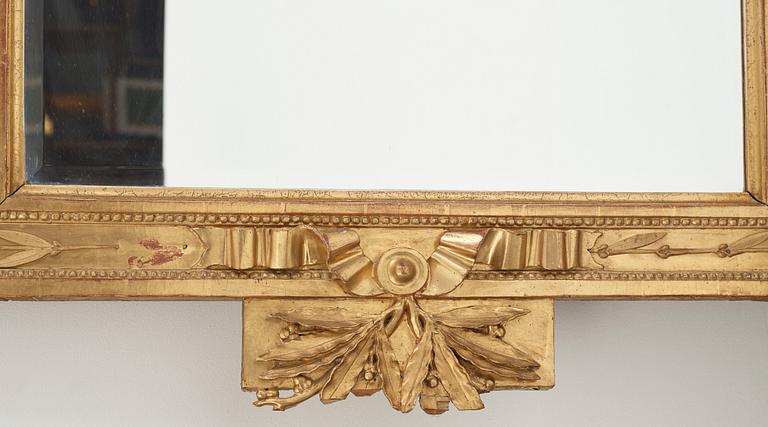 SPEGLAR, ett par, tillskrivna Pehr Ljung (1743-1819), bildhuggare i Stockholm. Gustavianska, 1780-tal.