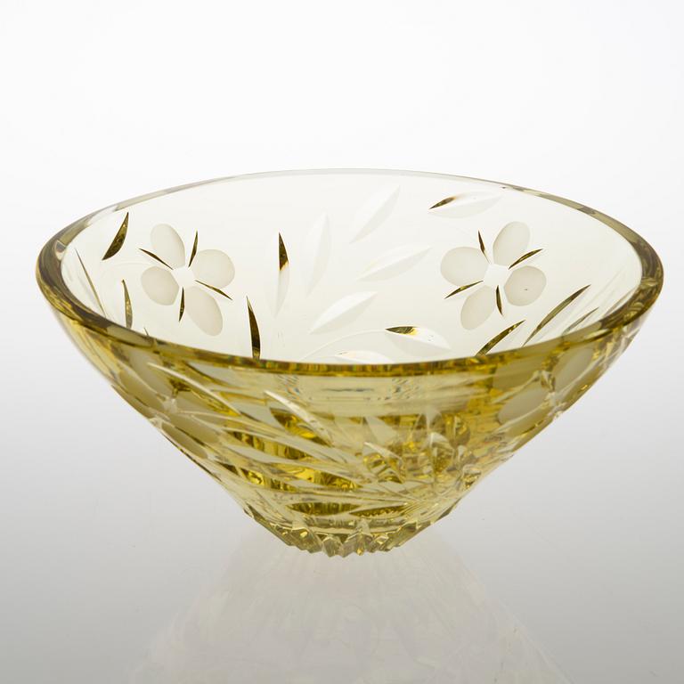 AIMO OKKOLIN, a bowl signed Aimo Okkolin Riihimäen Lasi Oy.