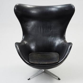 An Arne Jacobsen black leather 'Egg' chair, Fritz Hansen, Denmark 1964.