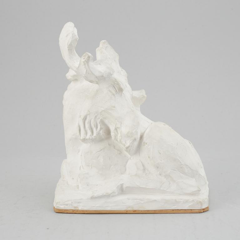 JUSSI MÄNTYNEN, Skulptur, gips. Sign. H:22 cm, L: 20 cm.