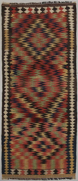 MATTA, semiantik, Kelim. Ca 290 x 122 cm.