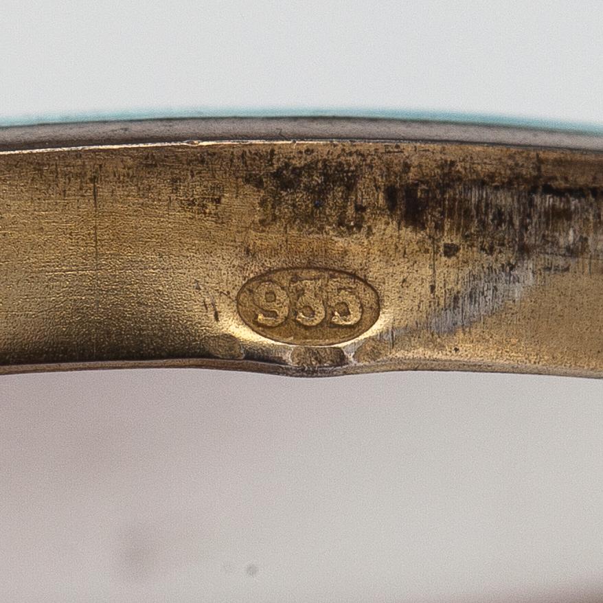 Halsband, medaljong med spegel, silver och emalj. Importstämplad I Erling, Helsingfors tidigt 1900-tal.