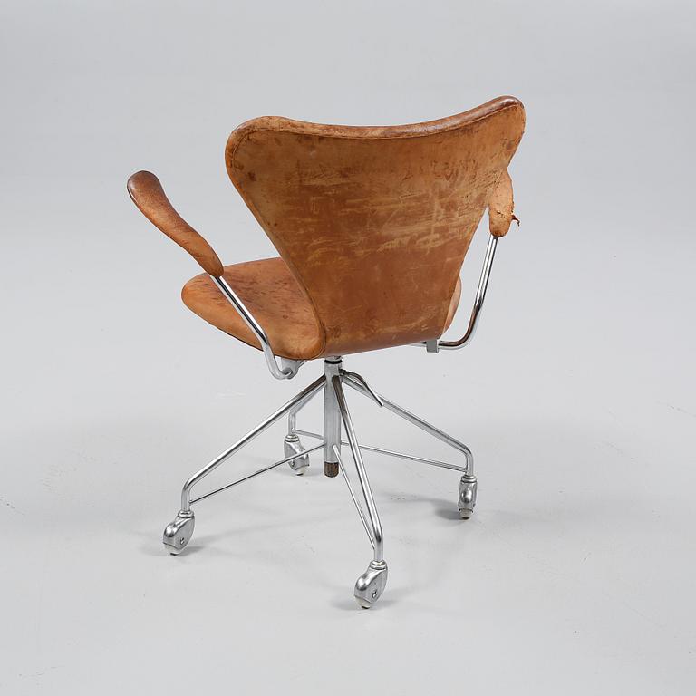 KONTORSSTOL, "Sjuan", Arne Jacobsen, Fritz Hansen, daterad 1967.