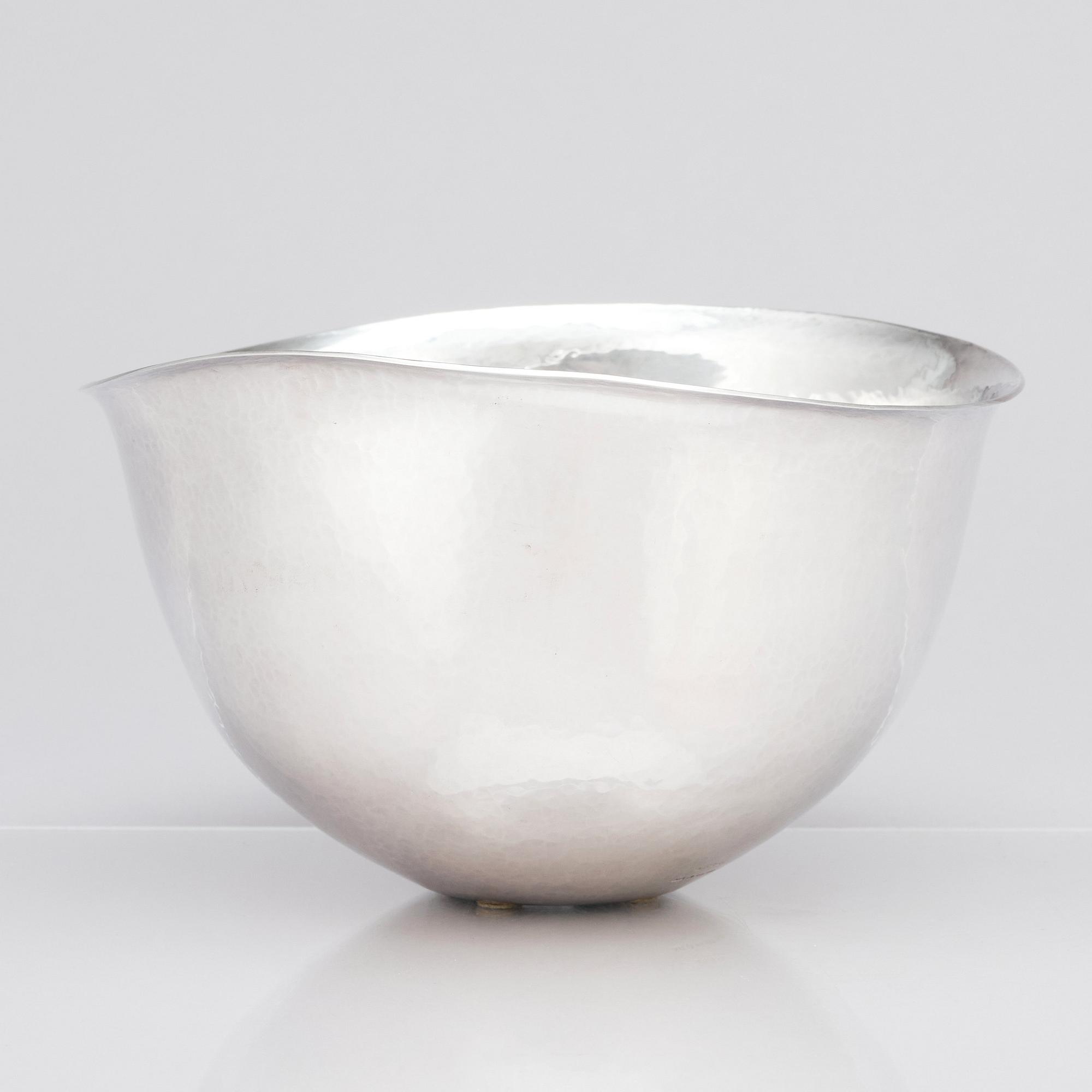Lars Håkansson, a sterling bowl, Konstindustriskolan, Göteborg 1978.