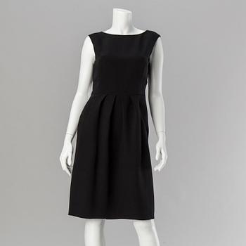 A black dress by Philosophy di Alberta Ferretti.