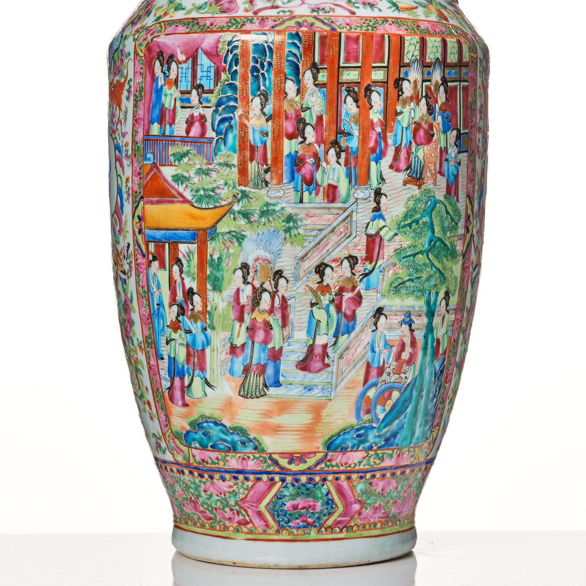 A large Canton famille rose vase, Qing dynasty, 19th Century.
