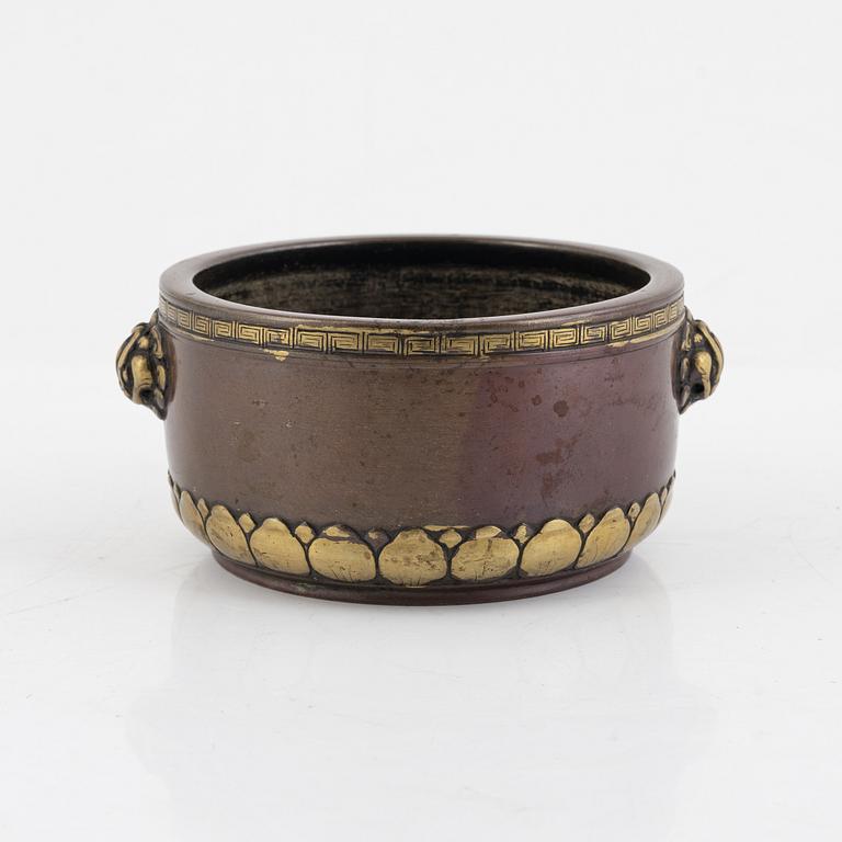 A Chinese bronze censer, Qing dynasty, 19th century.