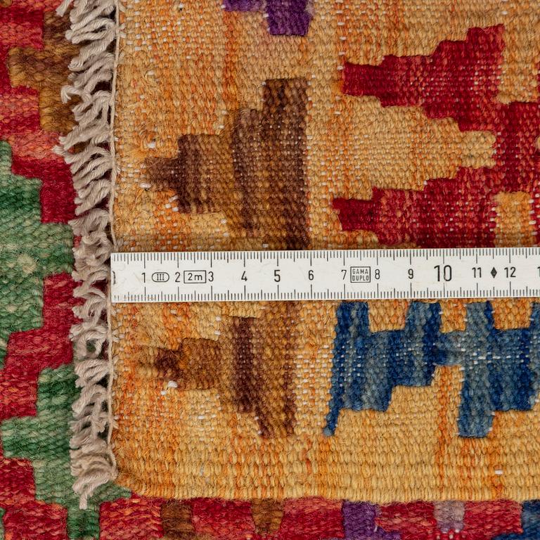 Gallerimatta, kelim, ca 293 x 88 cm.
