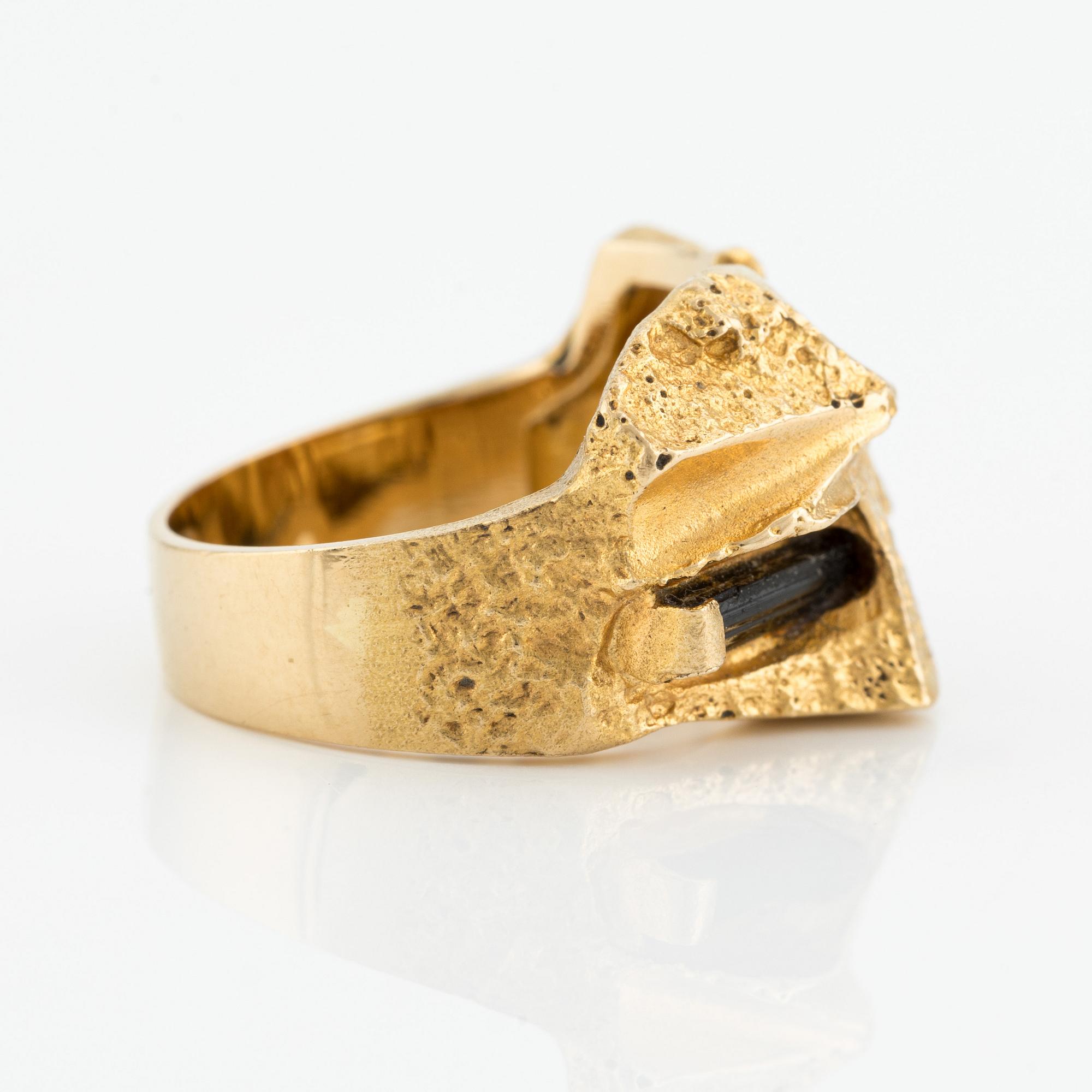 Björn Weckström, ring, "Tourmaline bridge", 18K guld med grön turmalin. Lapponia 1976.