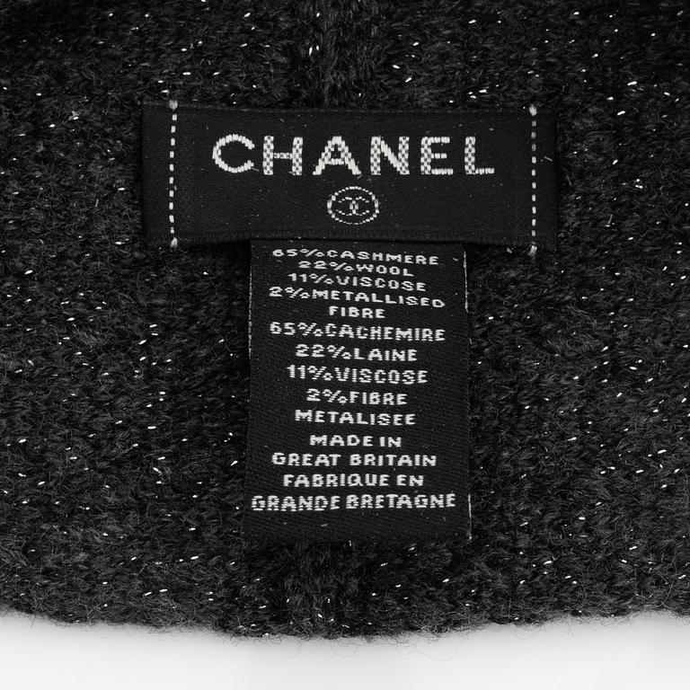 Chanel, a grey cashmere and wool headband.