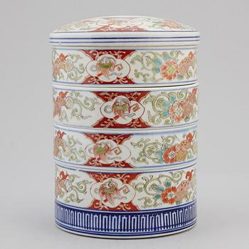 A Japanese four plan imari food bowls with cover, 19th century.