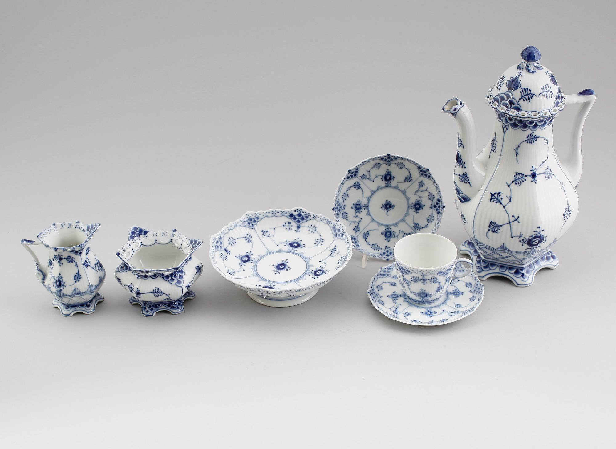 KAFFESERVIS, 16 delar, porslin, musselmalet, Royal Copenhagen.