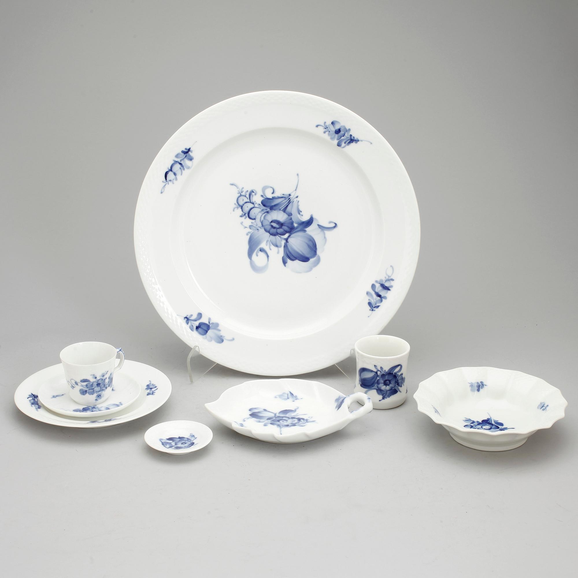 KAFFESERVIS, porslin, 
33 delar, "Blå Blomst", Royal Copenhagen.