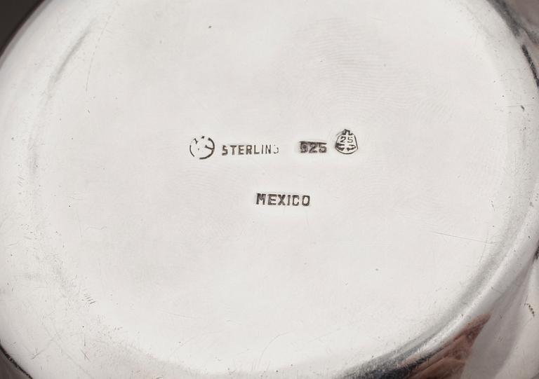 GRÄDDKANNA SAMT SOCKERSKÅL, sterlingsilver, Mexico, 1900-talets slut. Vikt ca 365 g.