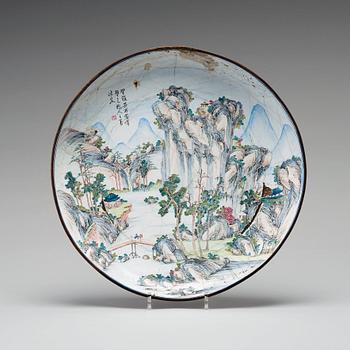 A large enamel on copper charger, Qing dynasty, circa 1700. Signed by Zhuju Zhuren, presumably Shen Cunzhou (1629-1709).