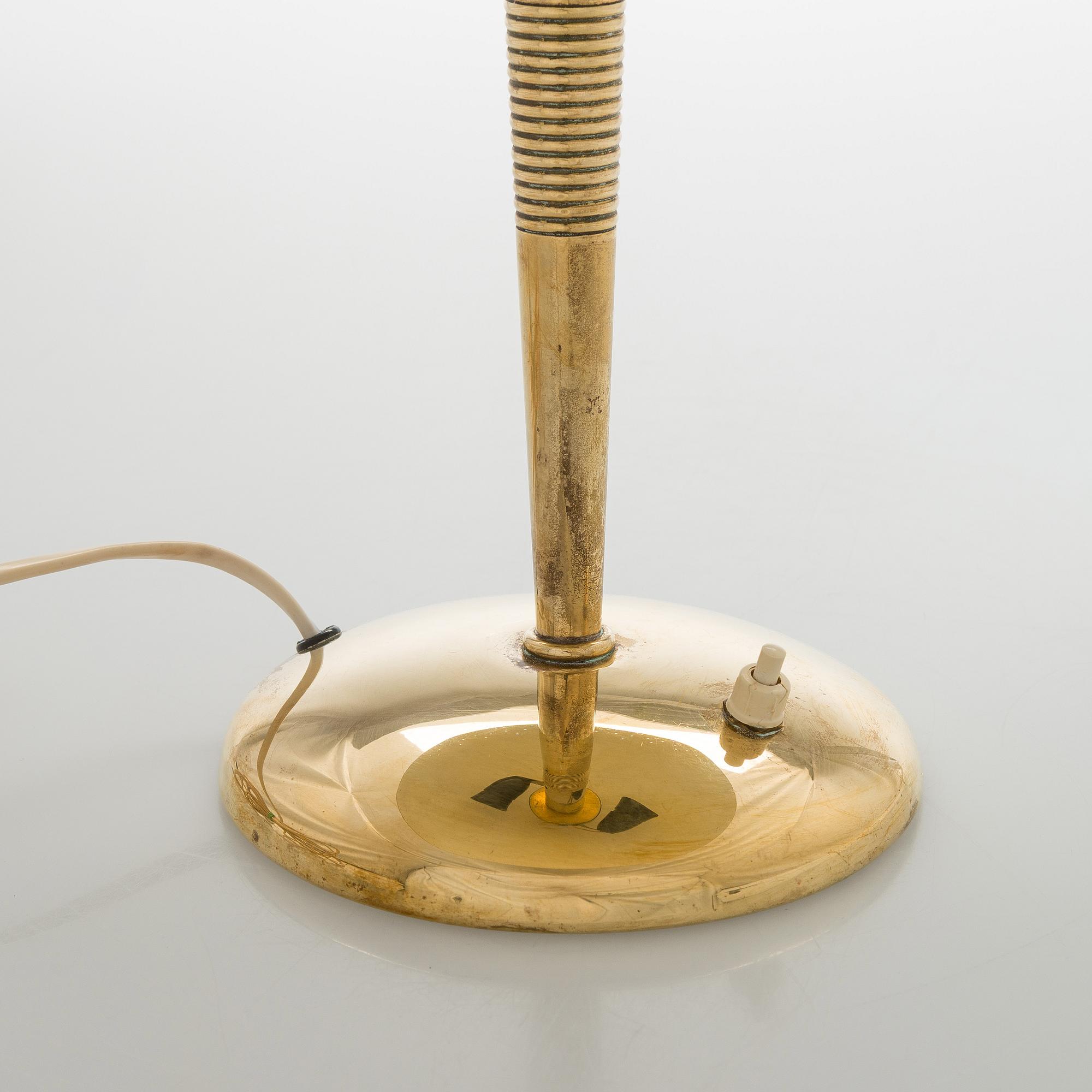 Pöytävalaisin Itsu 1900-luvun puloväli.