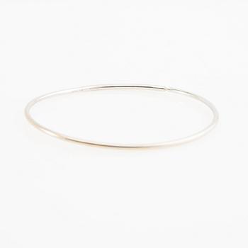 Armring, 18K vitguld med runda briljantslipade diamanter.