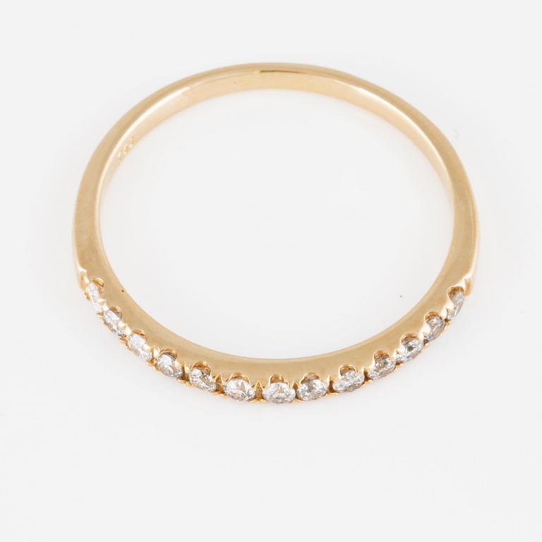 RING, 18K guld med briljantslipade diamanter ca 0.20 ct. Vikt 1,5 gram.