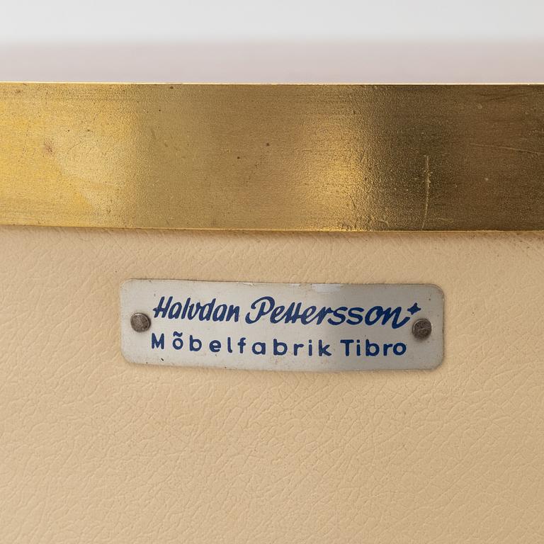 Sängbord, Halvdan Petterssons Möbelfabrik, Tibro, 1900-talets mitt.