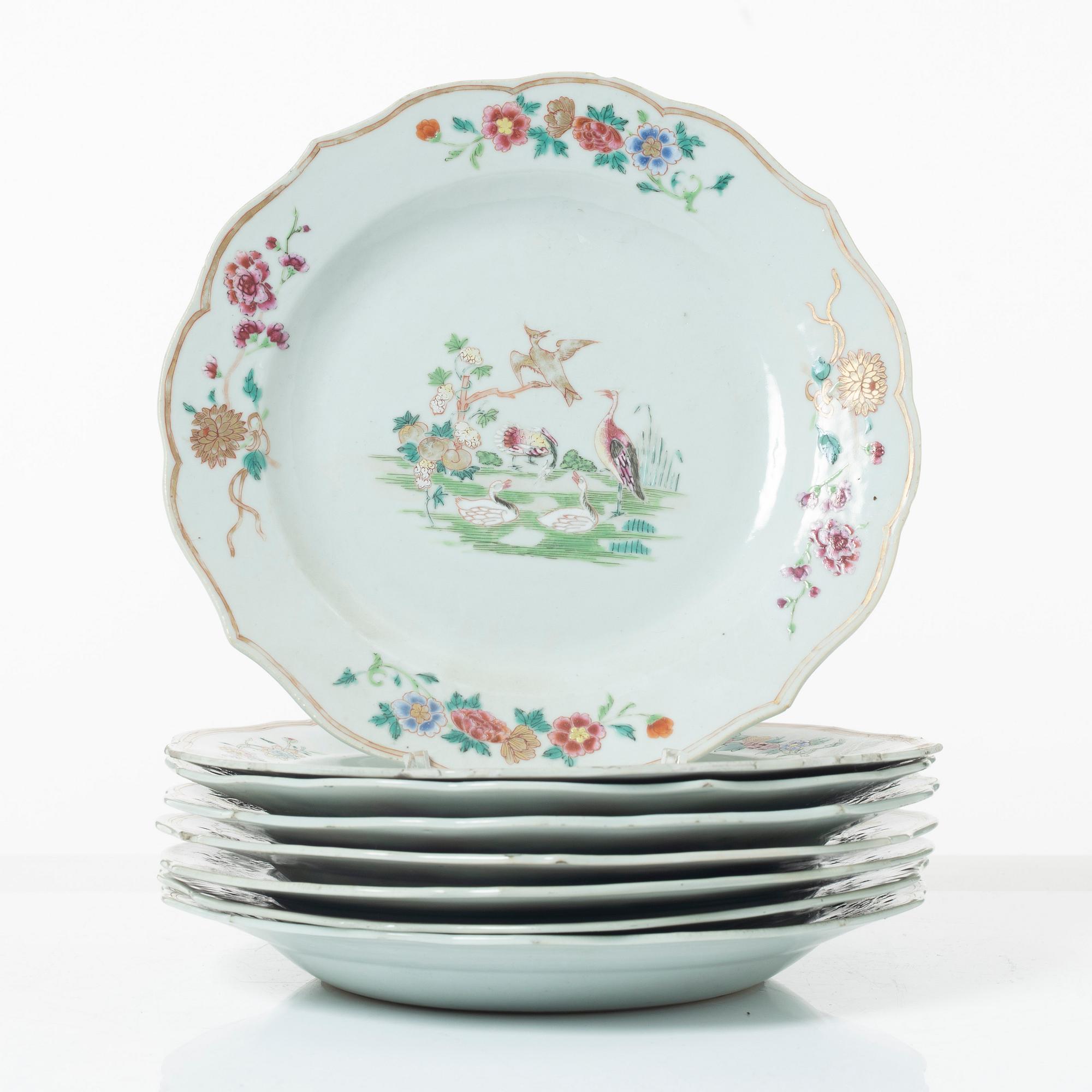 Tallrikar, porslin, åtta stycken, Qingdynastin, Qianlong (1736-95).