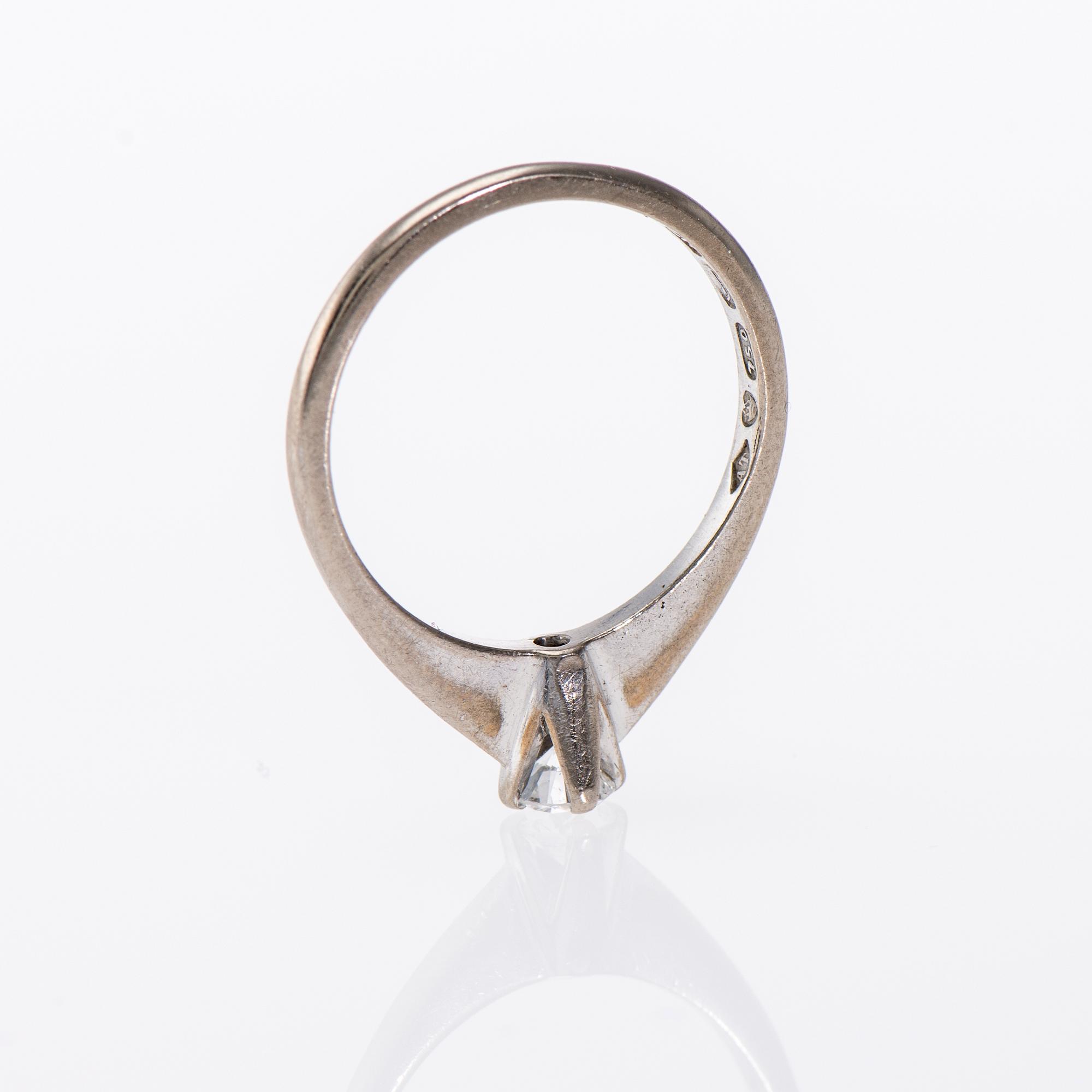 RING, 18K vitguld, A. Tillander, briljantslipad diamant ca 0,25 ct. Vikt 2,7 g.
