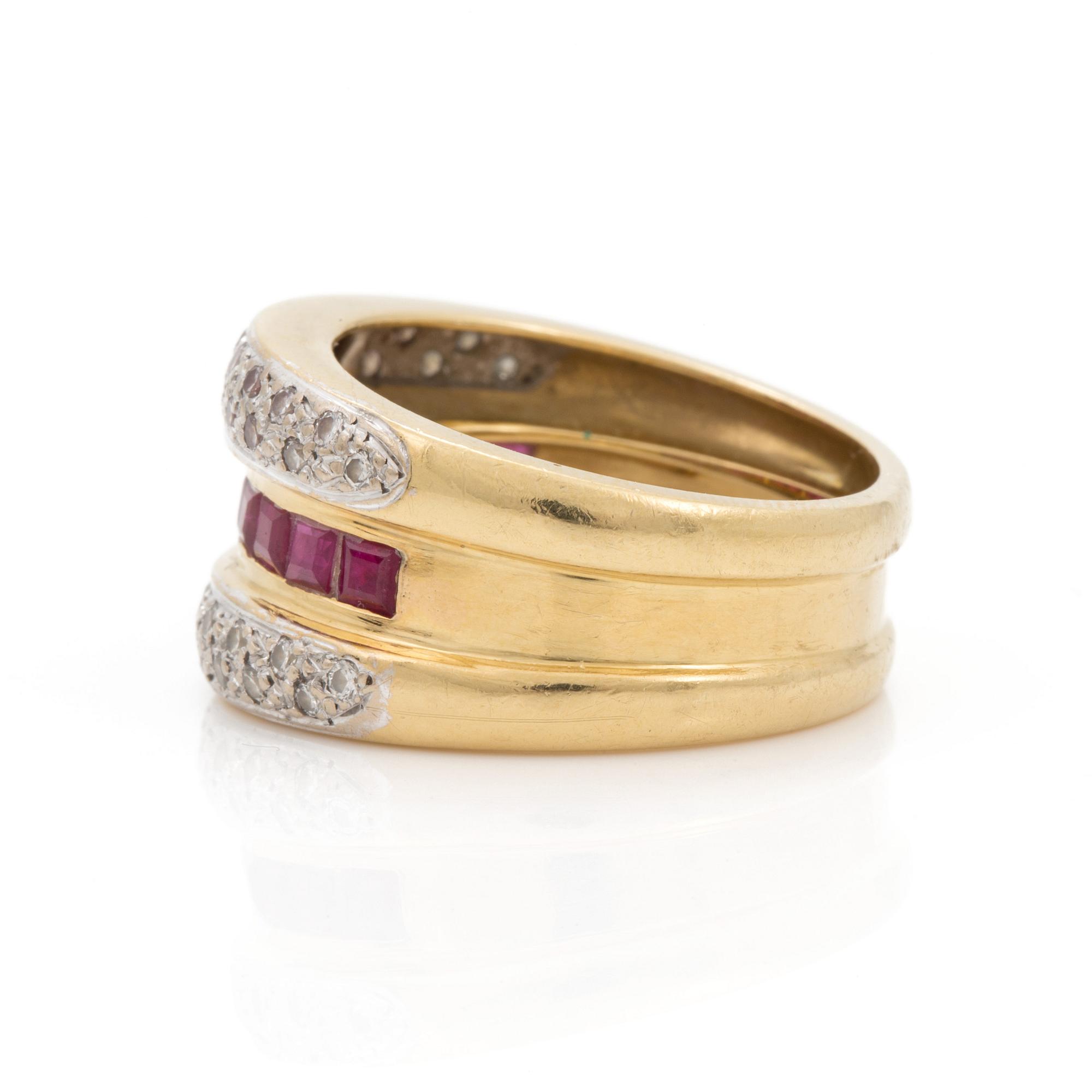 A step cut ruby and brilliant cut diamond ring. Total carat weight of diamonds circa 0,80ct.