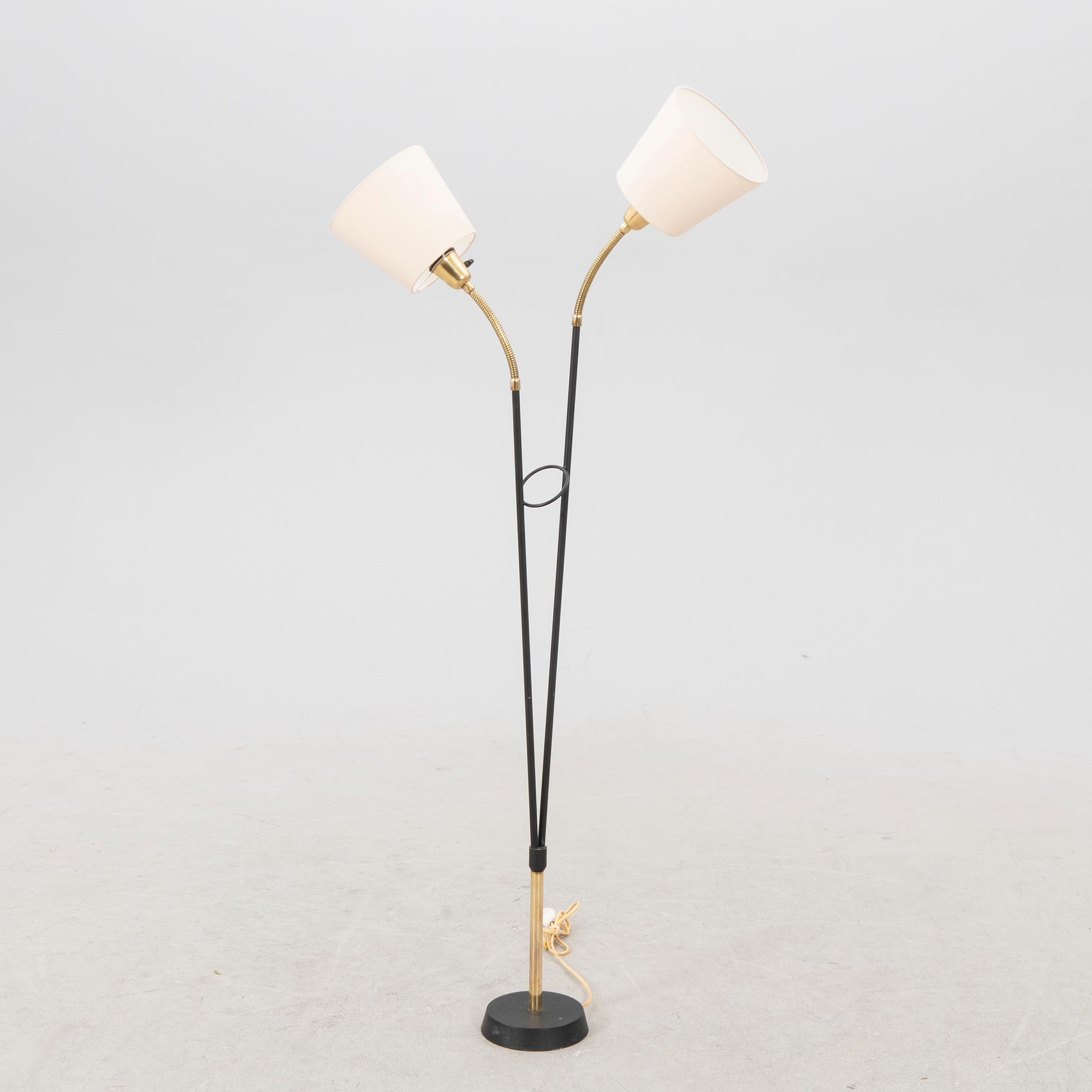 A mid 1900s floor lamp.
