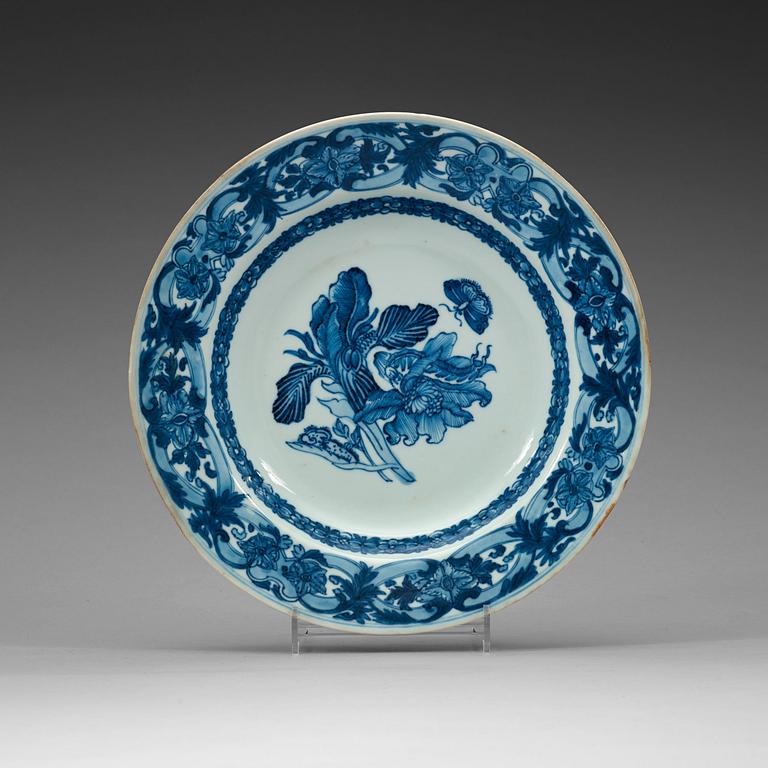 A set of six blue and white tobaccoleaf and butterfly soup dishes, Qing dynasty Qianlong (1736-95).