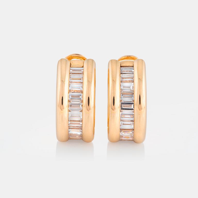 Örhängen med baguetteslipade diamanter total vikt ca 3 ct.
