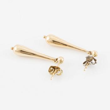 Earrings, a pair, drop-shaped, 18K gold.