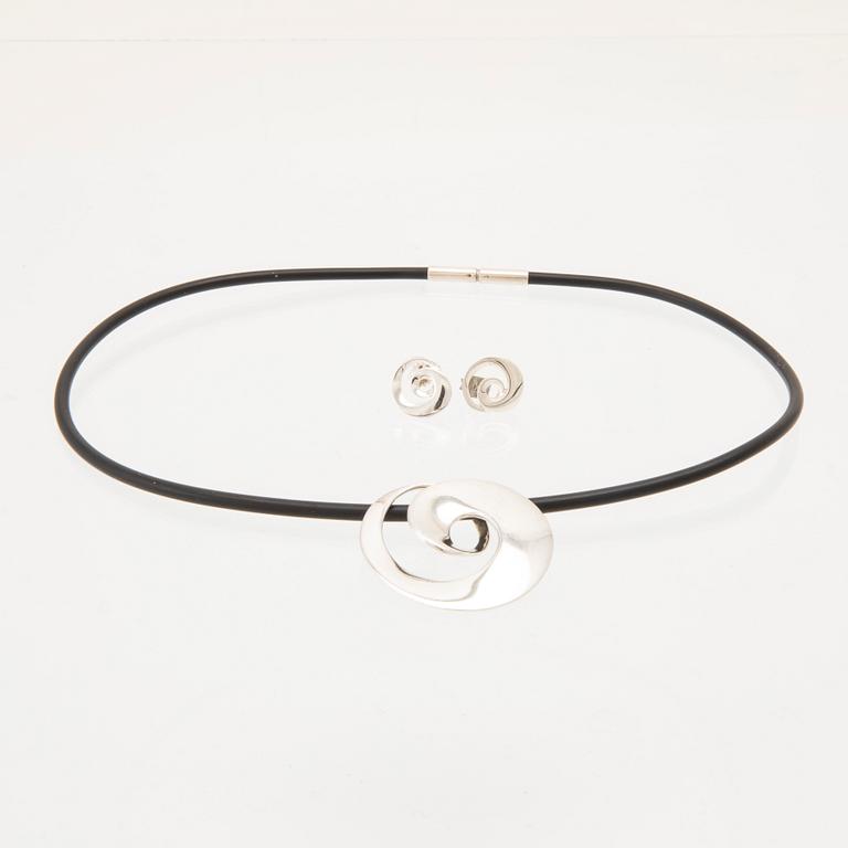 Vivianna Torun Bülow-Hübe, halsband och örhängen silver för Georg Jensen.