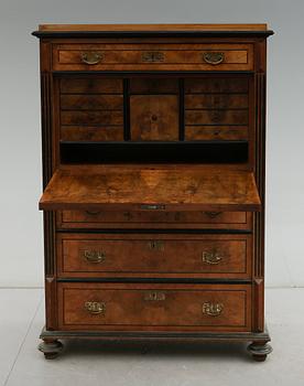 CHIFFONJÉ, omkring år 1900.