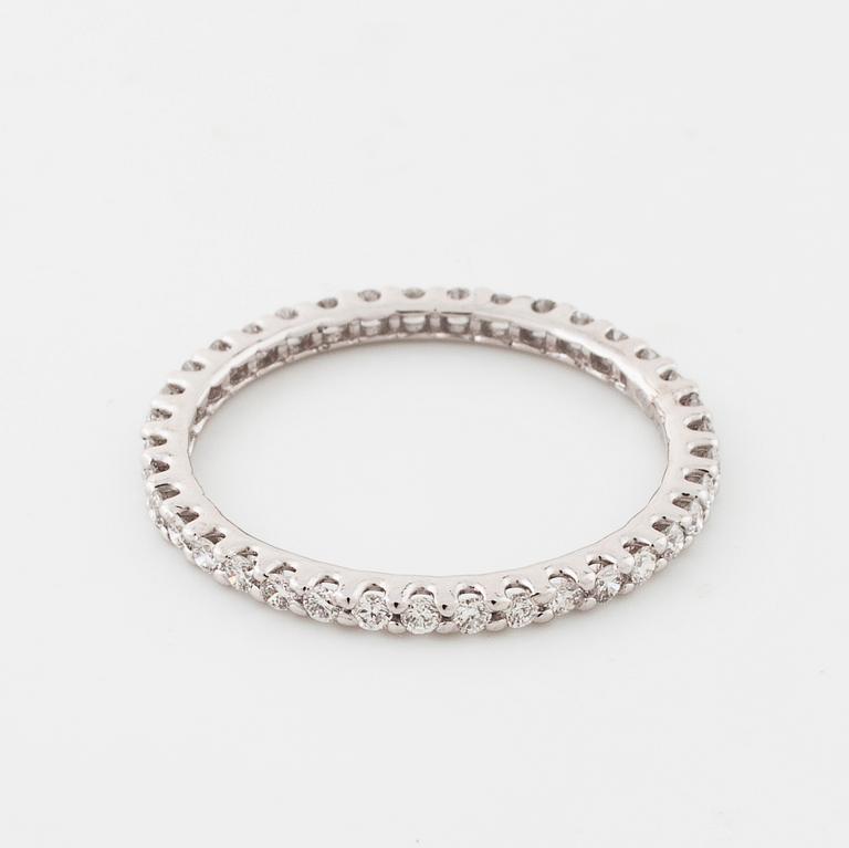 RING, med briljantslipade diamanter totalt ca 0.50 ct.