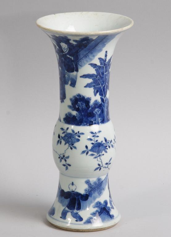 VAS, porslin. Kina. 1800-tal.