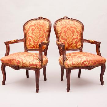 KARMSTOLAR, ett par, rokokostil, 1900-talets senare hälft.