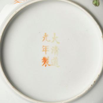 A pair of famille rose 'magnolia' bowls, late Qing dynasty.