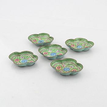 A set of five Chinese enamelled metal dishes, late Qing dynasty / around 1900.