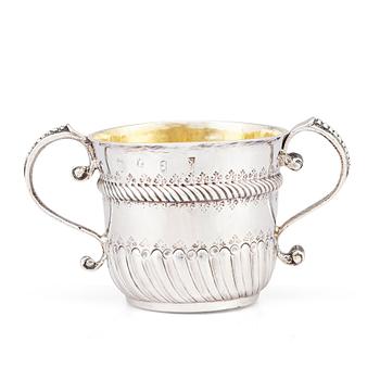 181. William Andrews, porringer, silver, London 1697-98. Barock.