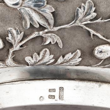 A Chinese Export silver bowl, marked Wang Hing, circa 1900. Weight 790 gram.