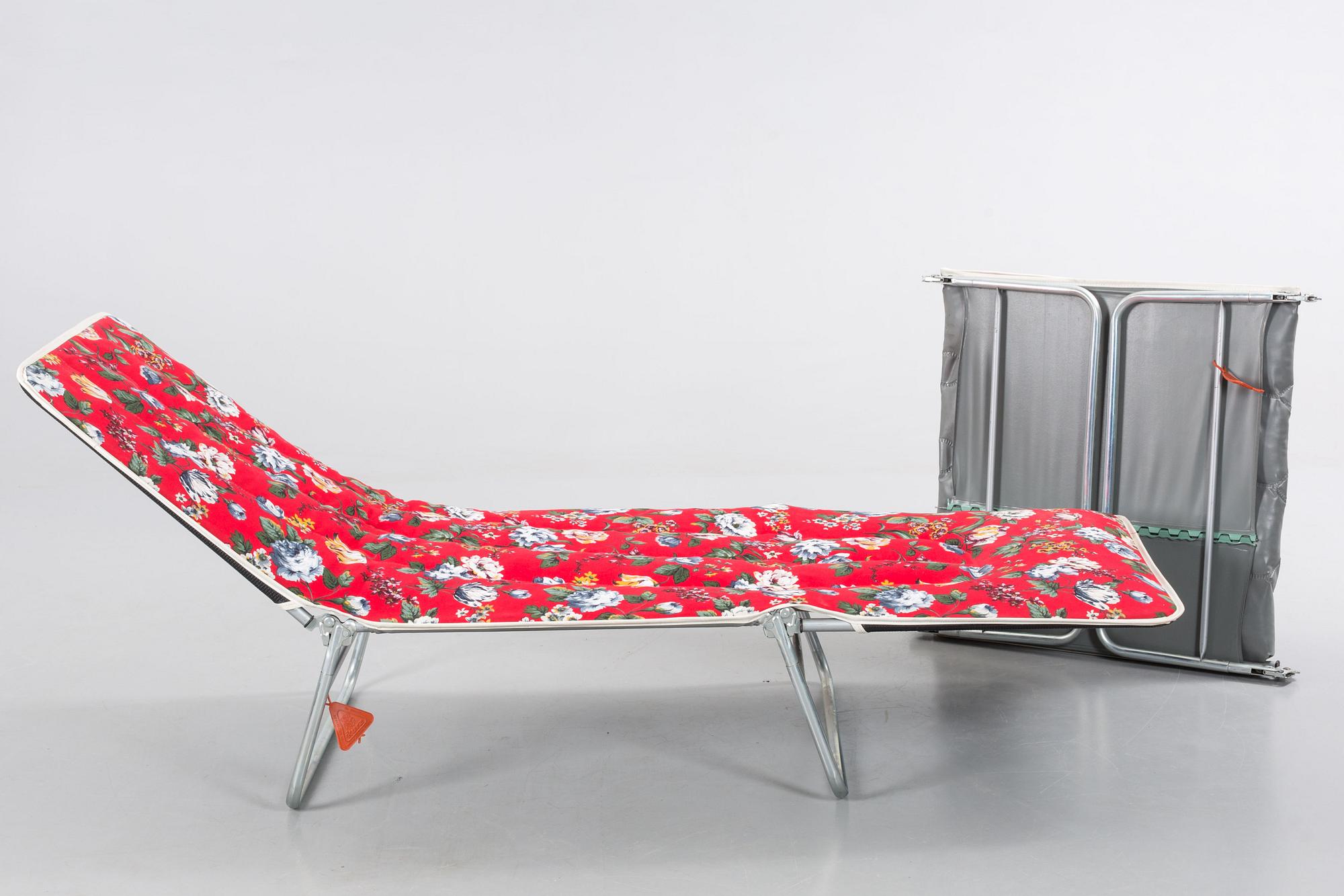 SOLSÄNGAR, ett par. Kurz. 1960/70-tal.