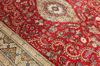 A Keshan carpet, approx. 415 x 300 cm.
