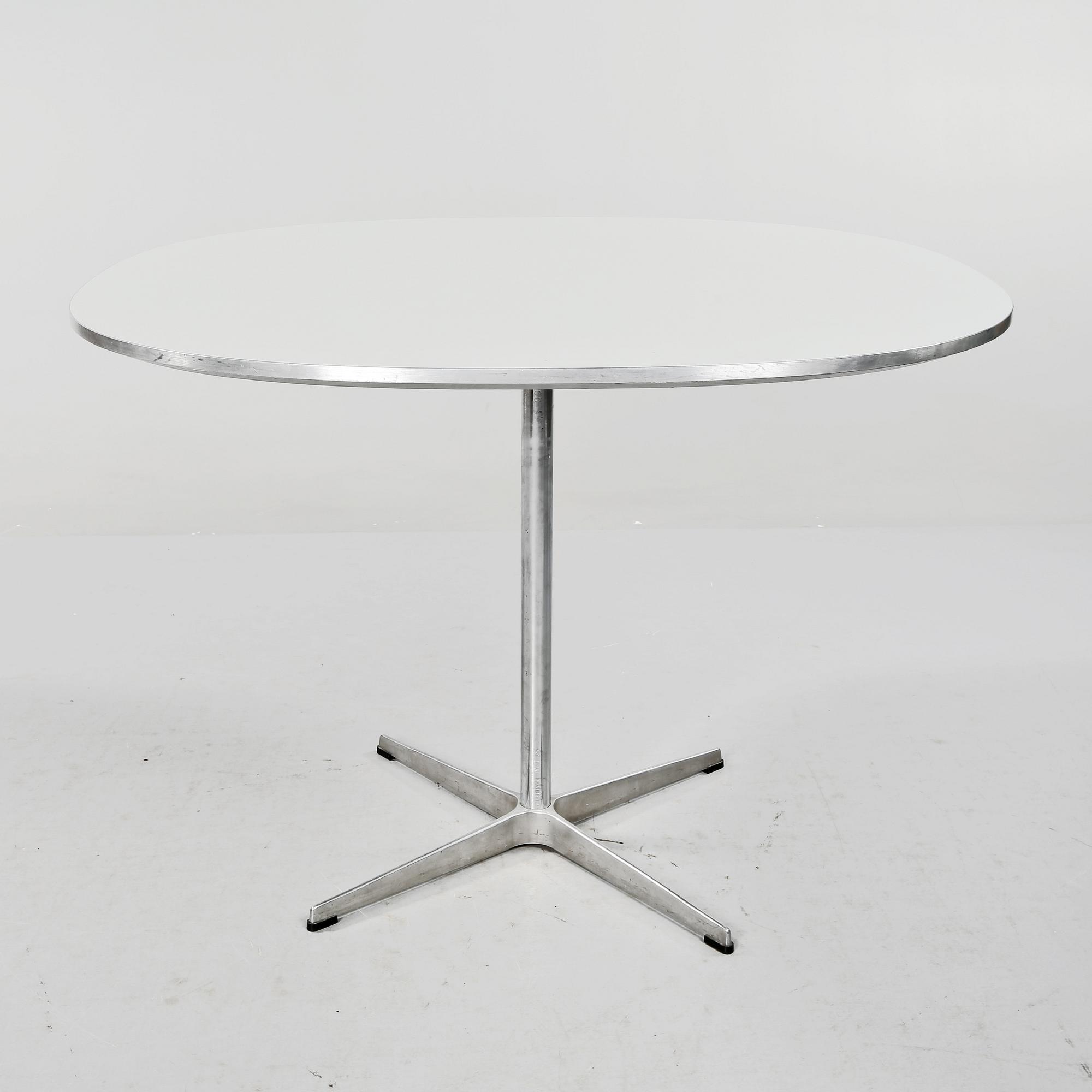 BORD, "Supercirkel", Piet Hein och Bruno Mathsson, Fritz Hansen 1987.