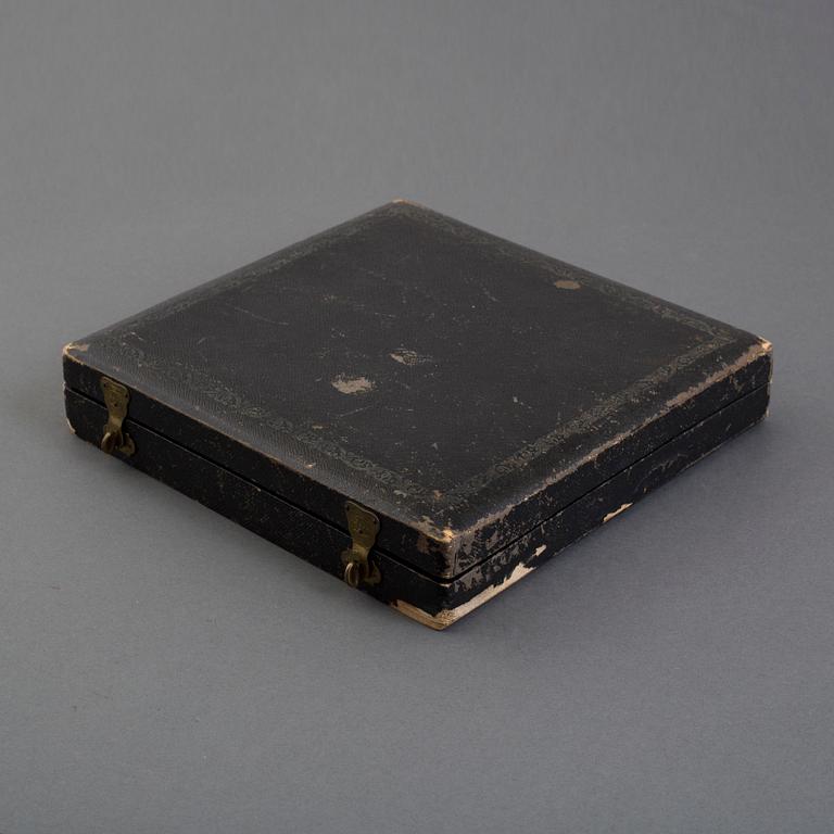 12 French silver and ebony fruit knives, 1809-19.