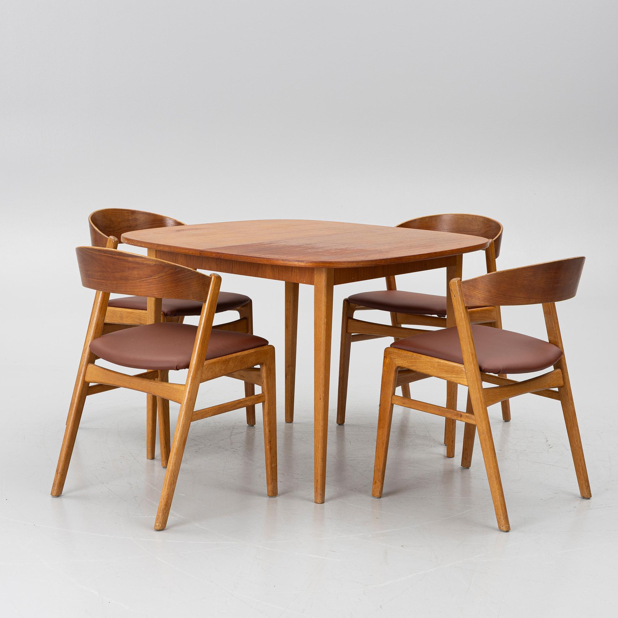 Dining table with four chairs, 1950s/60s.