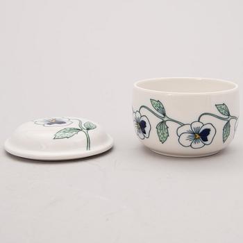 SYLVIA LEUCHOVIUS, 84 osaa, posliinia, "Sylvia", Juhla-astiasto, Rörstrand, 1900-luvun loppupuoli.